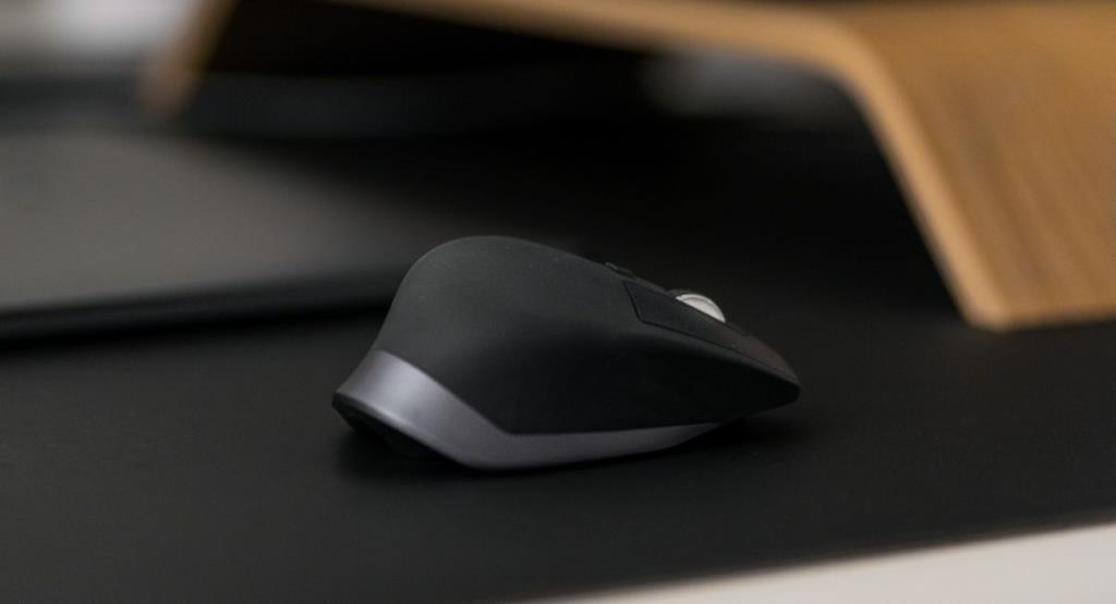 マウスパッドを正しく掃除する方法（ガイド）